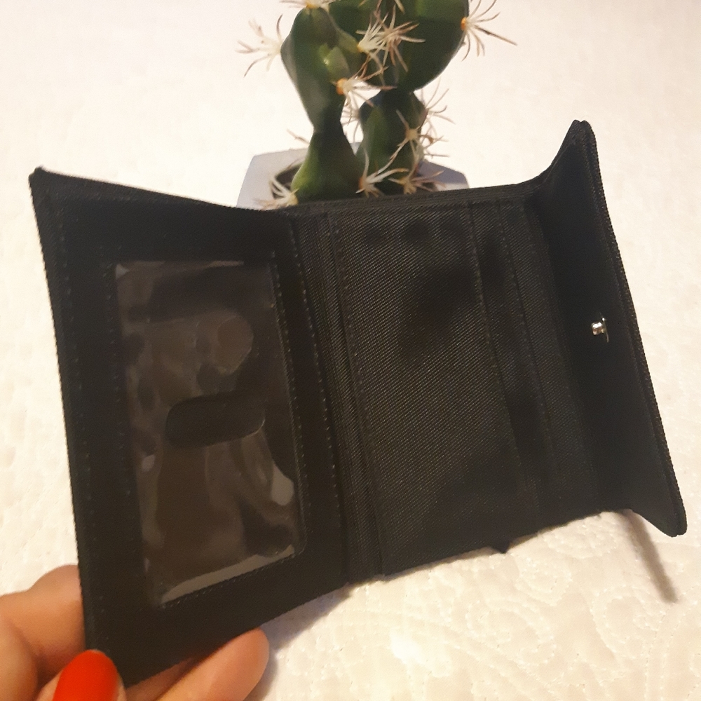 GUESS Wallet - Picture 2 of 3